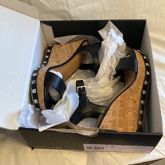 NEW Torrid Black Studded Platform Cork Wedge, 9 (4W) extra wide width - Picture 8 of 8